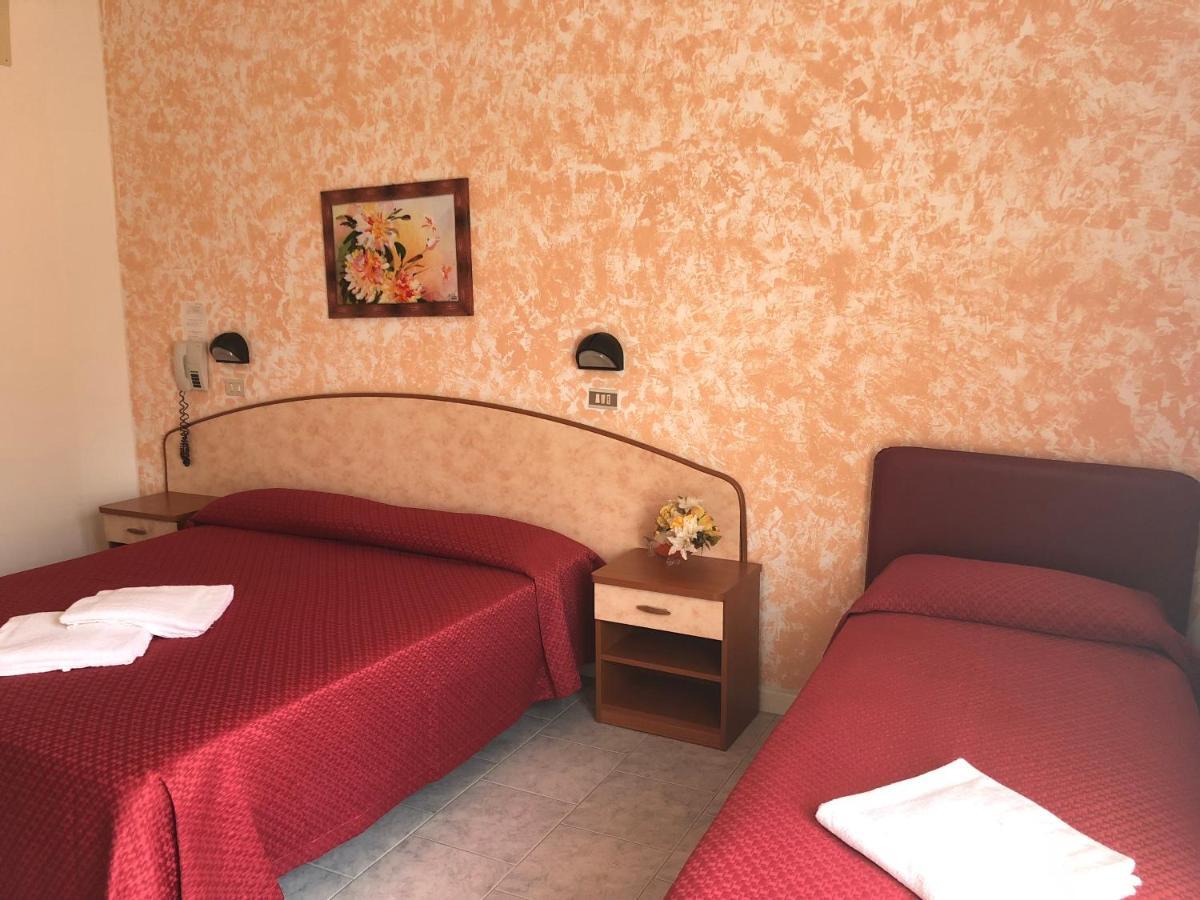 Hotel Serenella Vintage Rimini Exteriör bild
