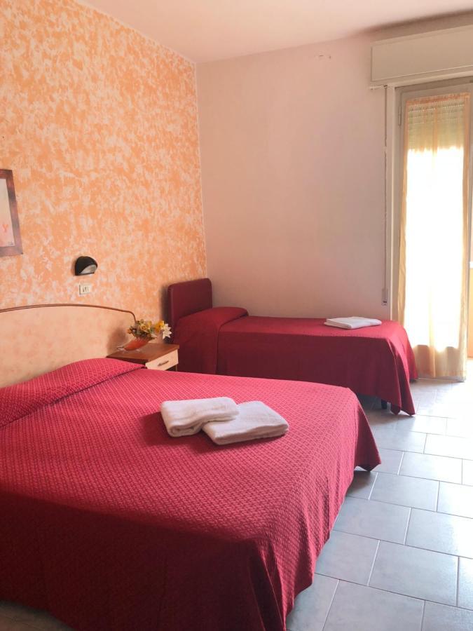 Hotel Serenella Vintage Rimini Exteriör bild