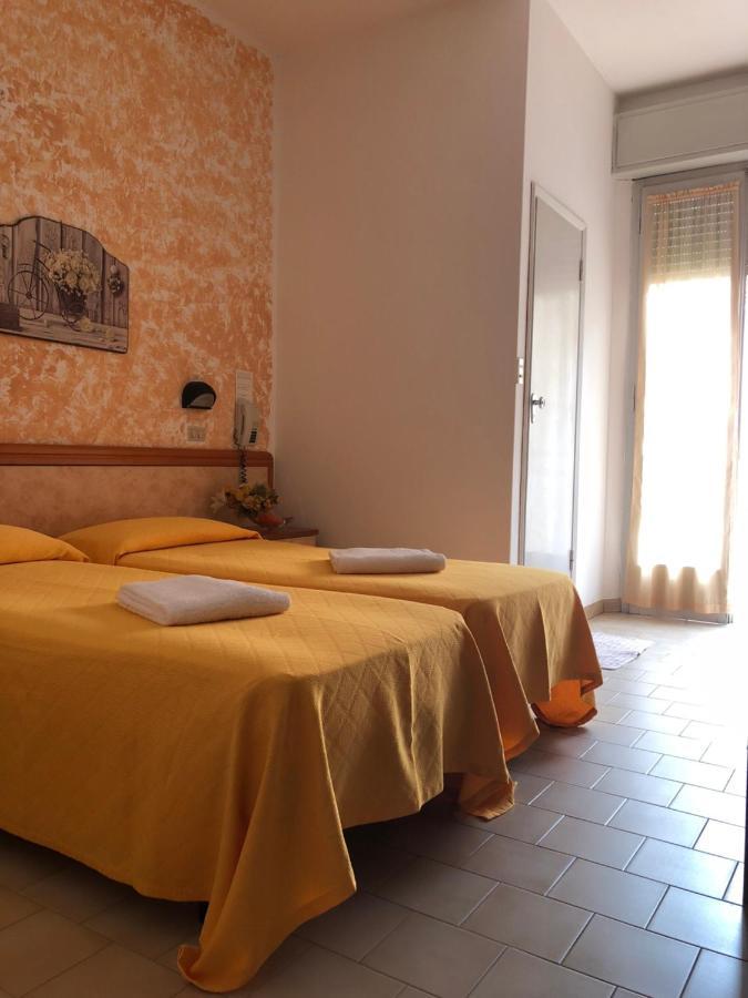 Hotel Serenella Vintage Rimini Exteriör bild
